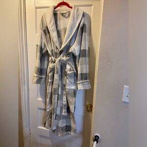 Sonoma woman’s size large long bathrobe.
